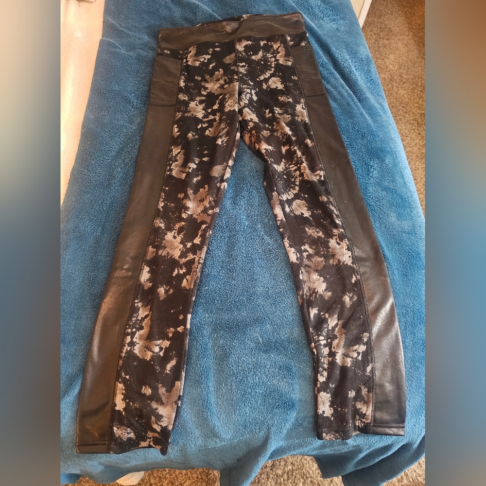 NWOT White Birch XL Leggings with faux leather detail